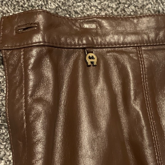 Vintage Etienne Aigner Genuine Leather Skirt side zip button Brown Size 10 - Picture 16 of 17